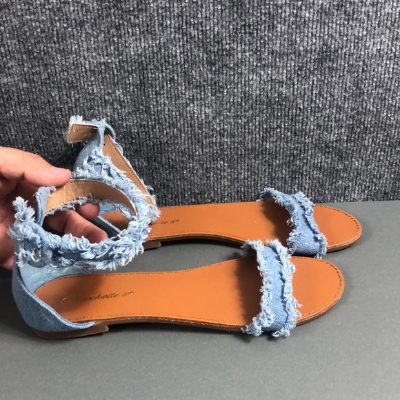 Breckelles - Picture 3 of 8